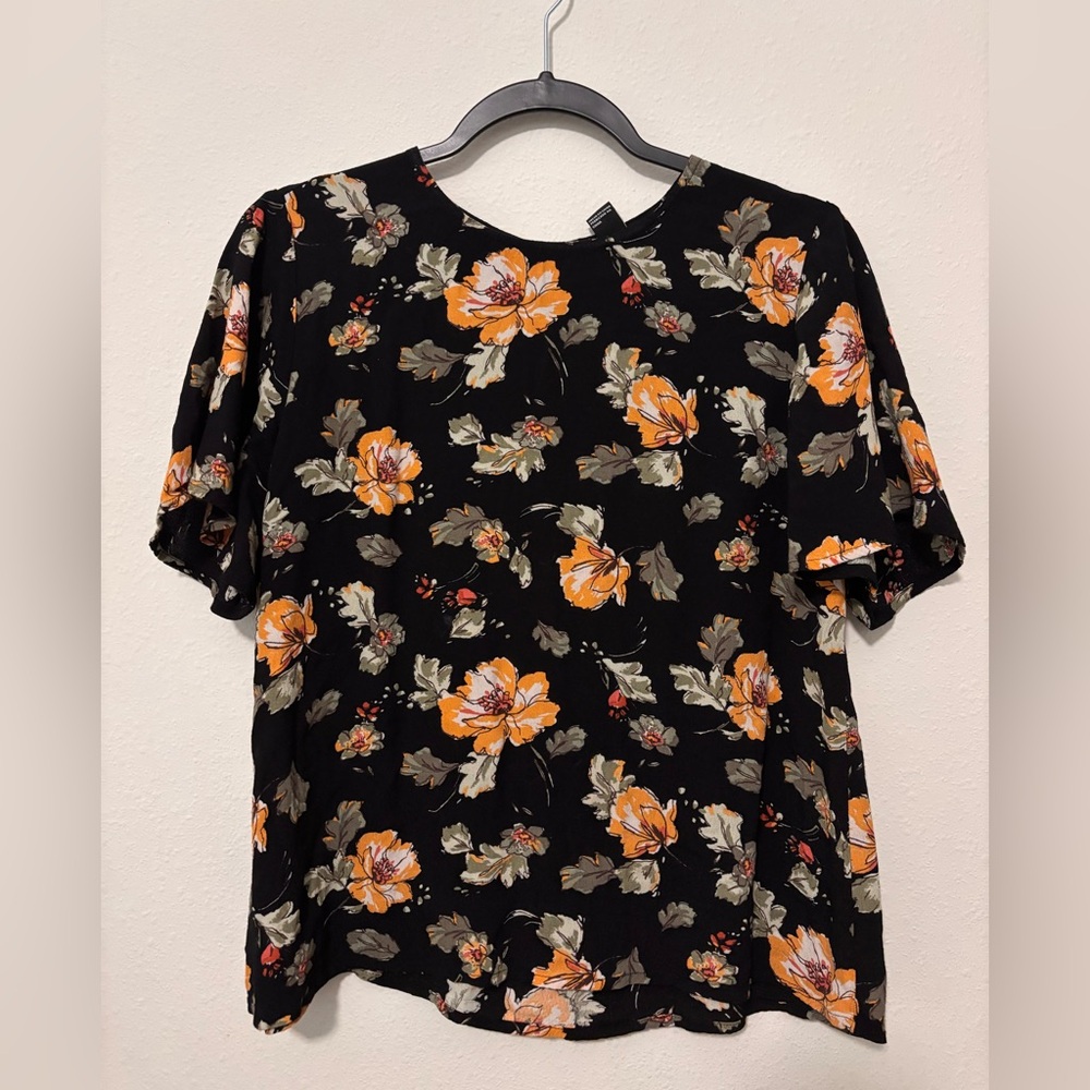Forever 21 Black and Orange Short Sleeve Tee